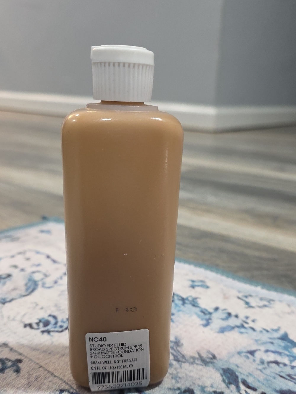 MAC Cosmetics Studio Fix Fluid NC40 Foundation